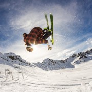 okooo 澳客网|东契奇续约湖人众将到场支持却不见詹姆斯，后者更新社媒在雾天打高尔夫