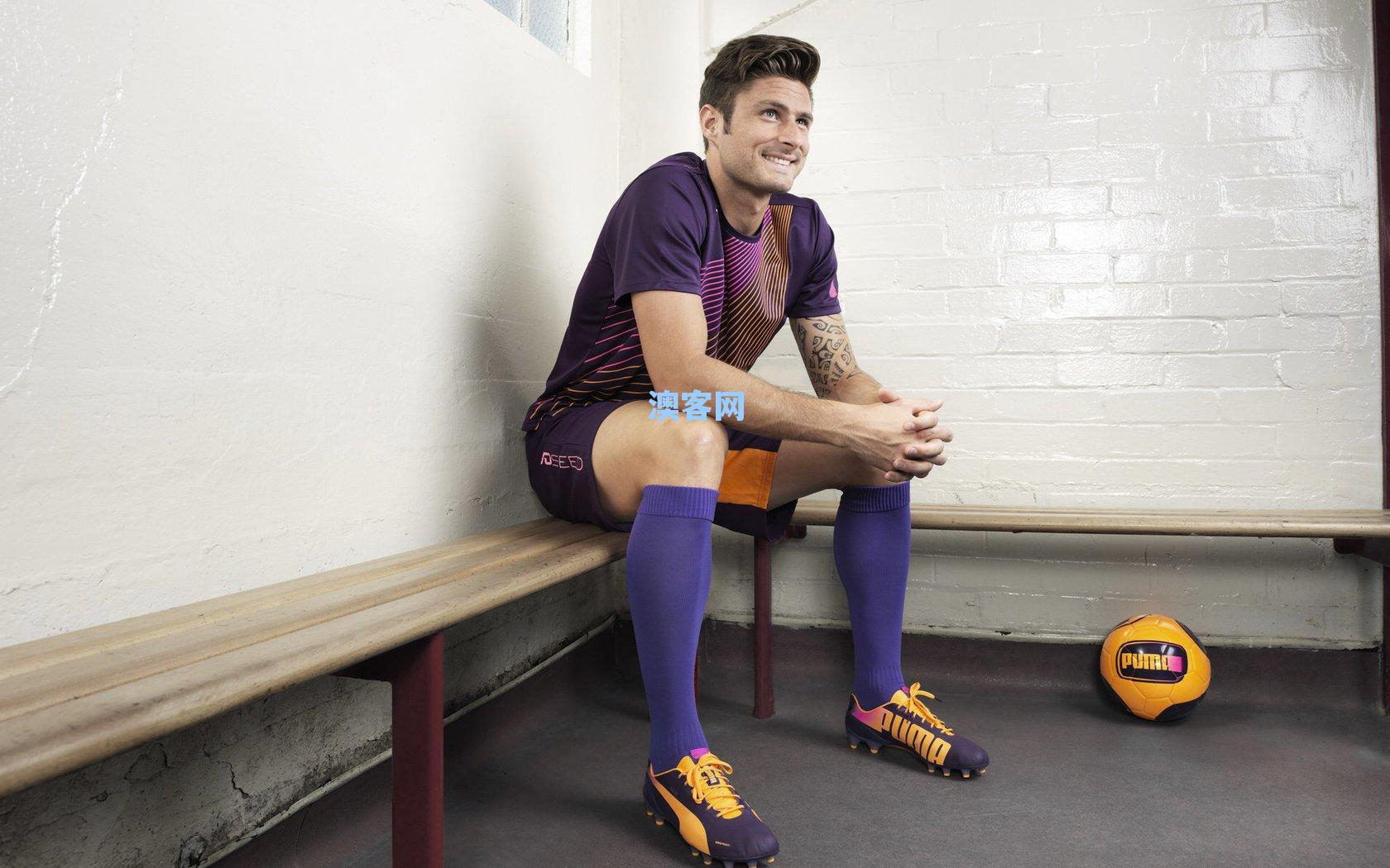 亚冠赛场外的温情,麦克阿瑟FC与大埔赛前共悼火灾遇难者,足球凝聚人文关怀